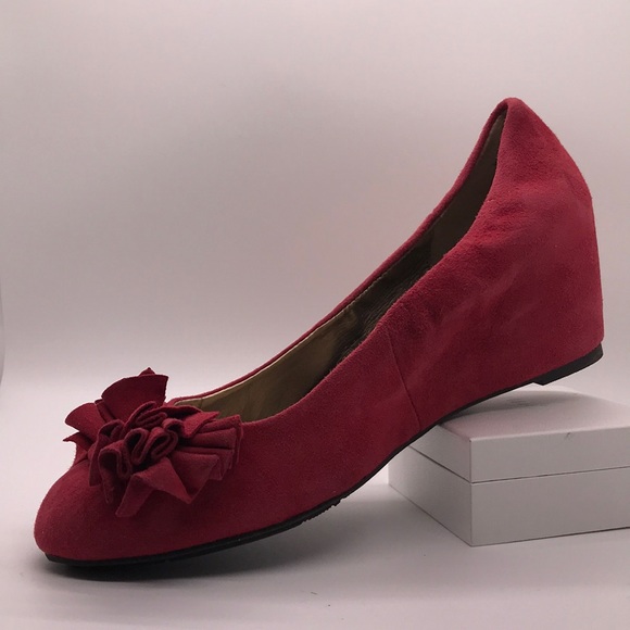 “Me Too” Women’s Slip On Wedge Shoes - Picture 4 of 11